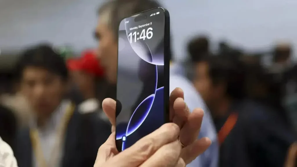 Apple Flies 1.5 Million iPhones from India to the US to Dodge Tariffs — What It Means for the Tech Market