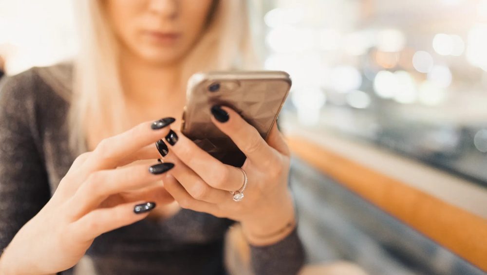 Pakistan Reports Record Growth in Women’s Mobile Internet Use