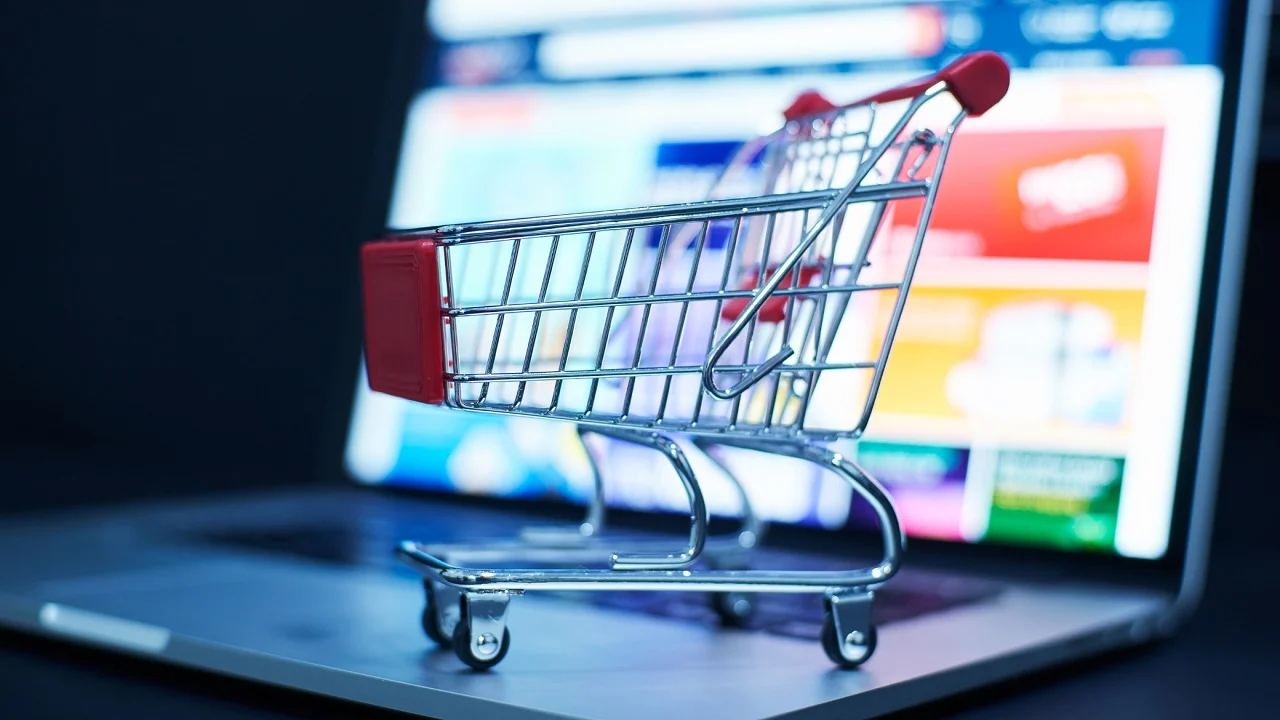 Pakistan Removes 5% Tax on Foreign Digital Services, Keeps Burden on Local Startups